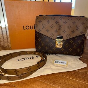 ❗️SOLD❗️Louis Vuitton Monogram Crossbody Bag